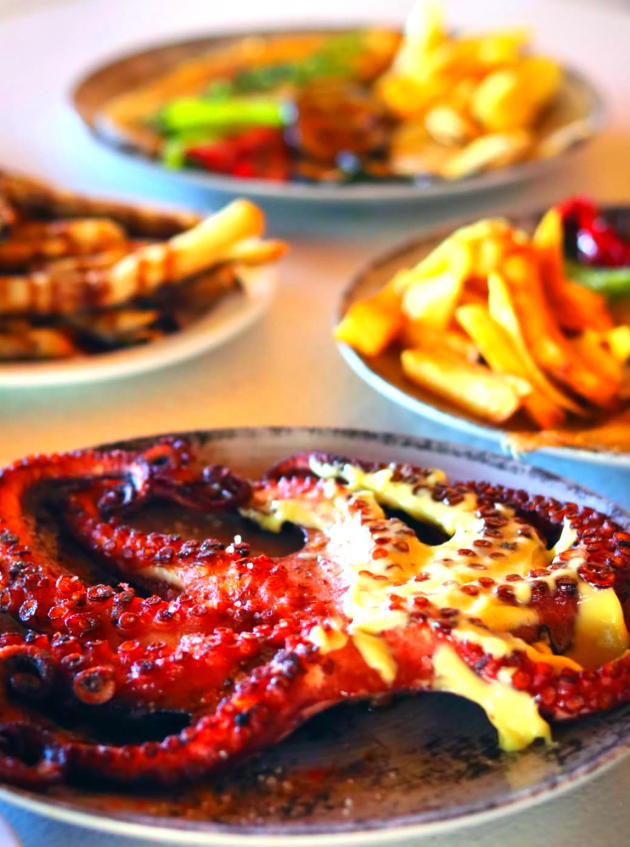 Pulpo a la brasa con patatas de Casa la Gata